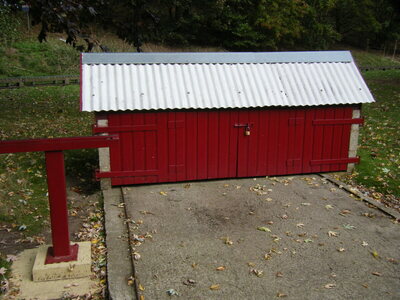 Hydraulic loco loading ramp shed